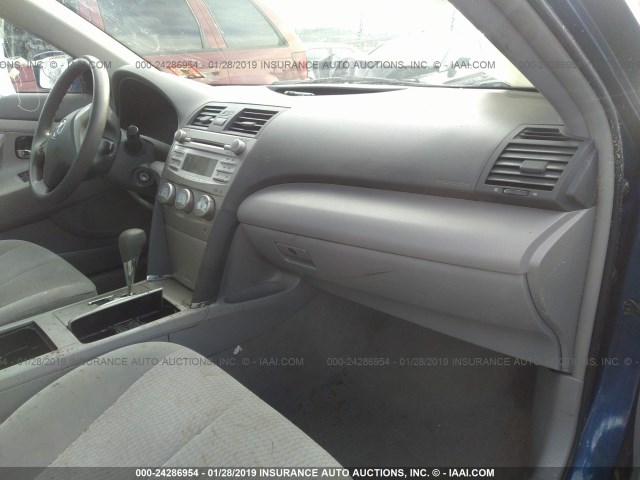 4T1BF3EK9BU764777 - 2011 TOYOTA CAMRY SE/LE/XLE BLUE photo 5