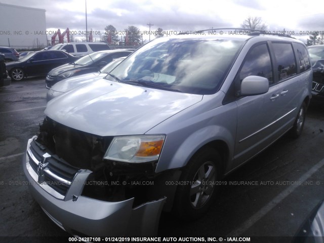 2D4RN5D18AR211112 - 2010 DODGE GRAND CARAVAN SXT SILVER photo 2