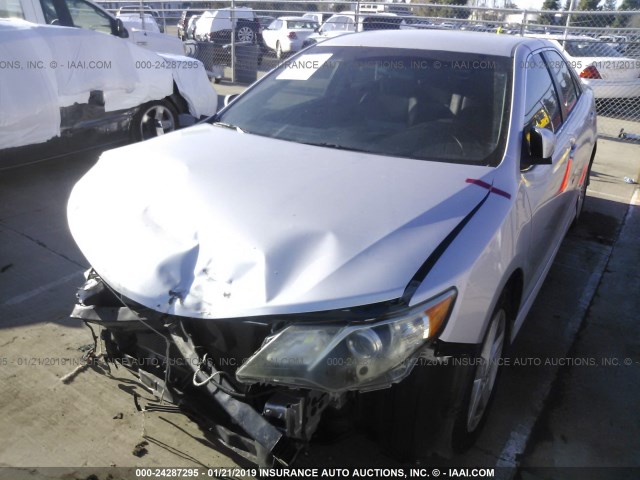 4T1BF1FKXCU067767 - 2012 TOYOTA CAMRY SE/LE/XLE SILVER photo 2