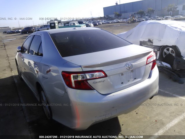 4T1BF1FKXCU067767 - 2012 TOYOTA CAMRY SE/LE/XLE SILVER photo 3