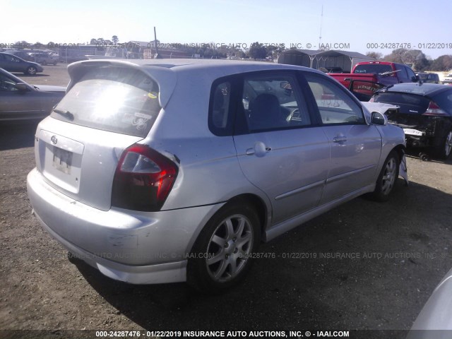 KNAFE161665324502 - 2006 KIA SPECTRA5 SILVER photo 4