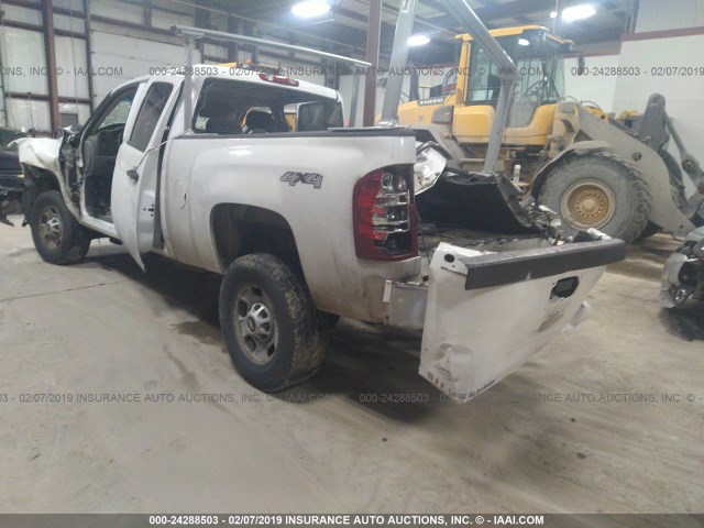 1GC1KVCG9BF258103 - 2011 CHEVROLET SILVERADO K2500 HEAVY DUTY WHITE photo 3