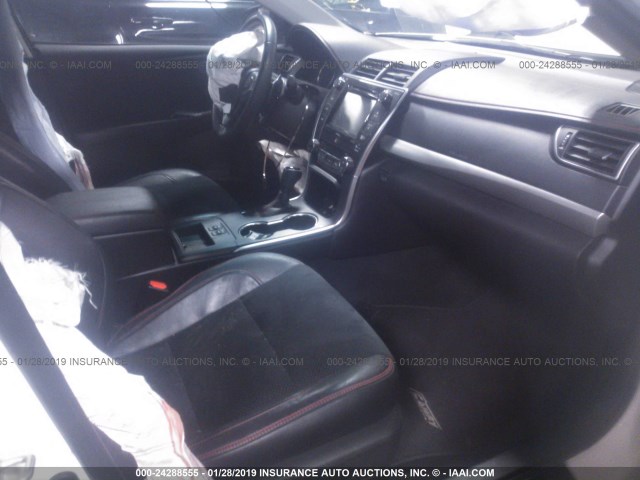 4T1BF1FK4GU503034 - 2016 TOYOTA CAMRY LE/XLE/SE/XSE WHITE photo 5