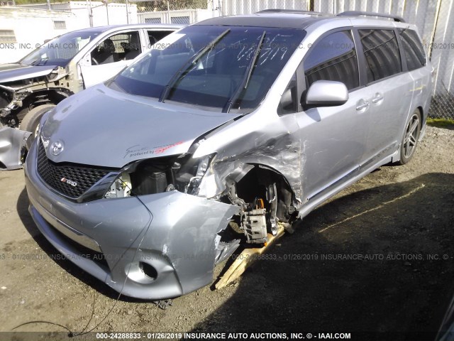 5TDXK3DC4GS736042 - 2016 TOYOTA SIENNA SE GRAY photo 2