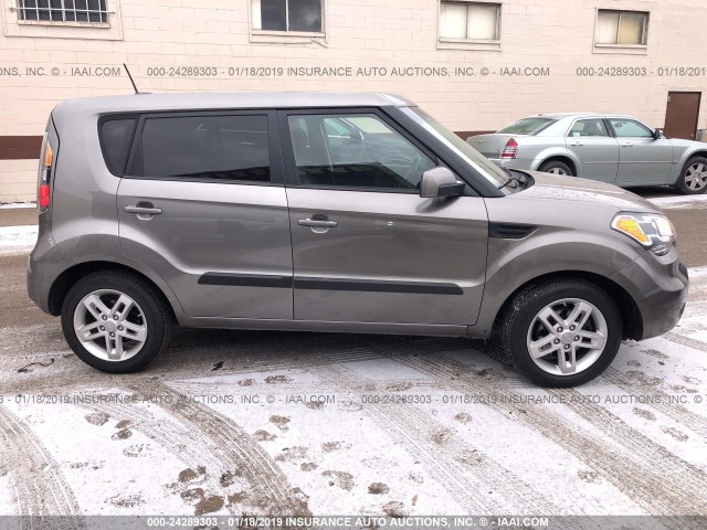 KNDJT2A25B7256426 - 2011 KIA SOUL +/!/SPORT SILVER photo 6