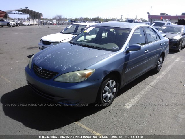 4T1BE32K82U588117 - 2002 TOYOTA CAMRY LE/XLE/SE BLUE photo 2
