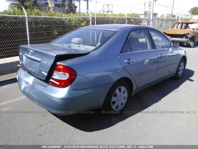 4T1BE32K82U588117 - 2002 TOYOTA CAMRY LE/XLE/SE BLUE photo 4