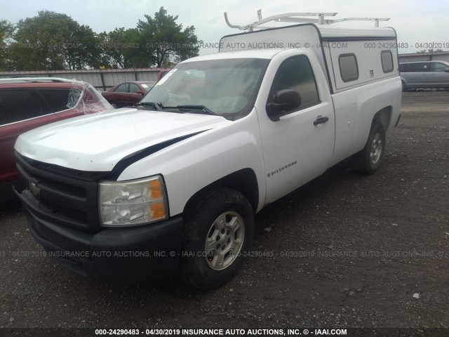 1GCEC14C88Z288106 - 2008 CHEVROLET SILVERADO C1500 WHITE photo 2