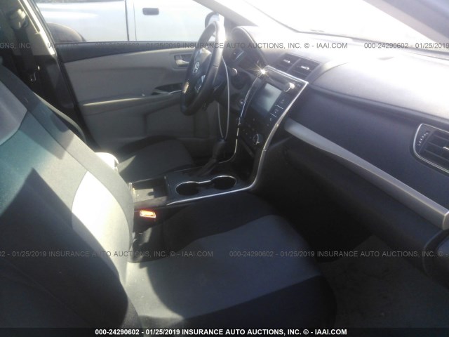4T1BF1FKXGU196033 - 2016 TOYOTA CAMRY LE/XLE/SE/XSE BLACK photo 5