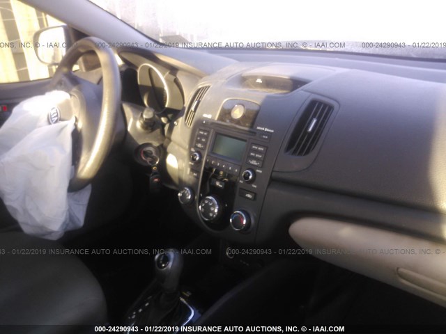 KNAFU4A20C5588248 - 2012 KIA FORTE EX WHITE photo 5