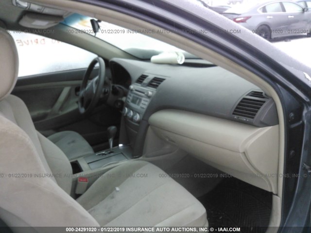 4T4BF3EK5BR168295 - 2011 TOYOTA CAMRY SE/LE/XLE GRAY photo 5