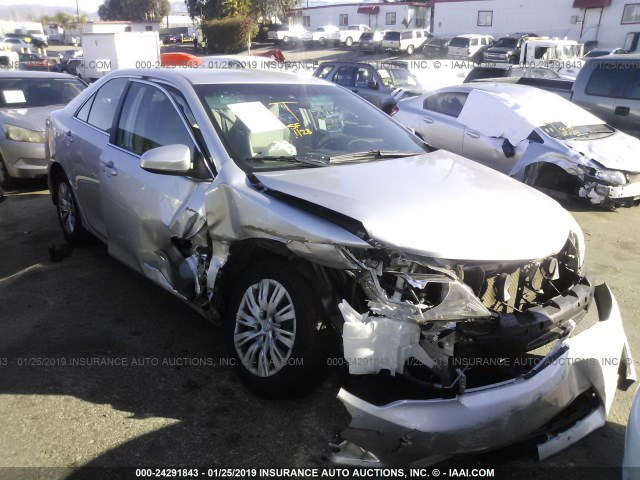 4T4BF1FK9ER383606 - 2014 TOYOTA CAMRY L/SE/LE/XLE 银色 照片 1