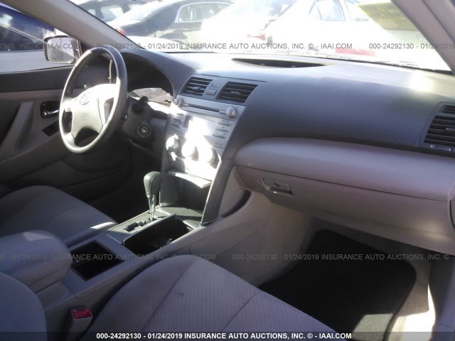 4T4BE46K68R045542 - 2008 TOYOTA CAMRY CE/LE/XLE/SE GRAY photo 5
