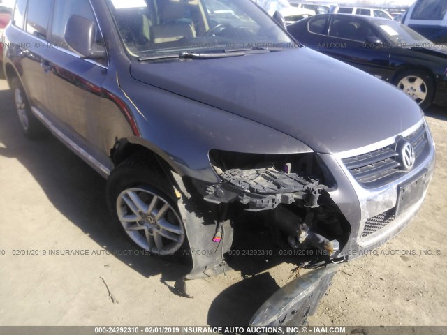 WVGBE77L38D000660 - 2008 VOLKSWAGEN TOUAREG 2 V6 GRAY photo 6