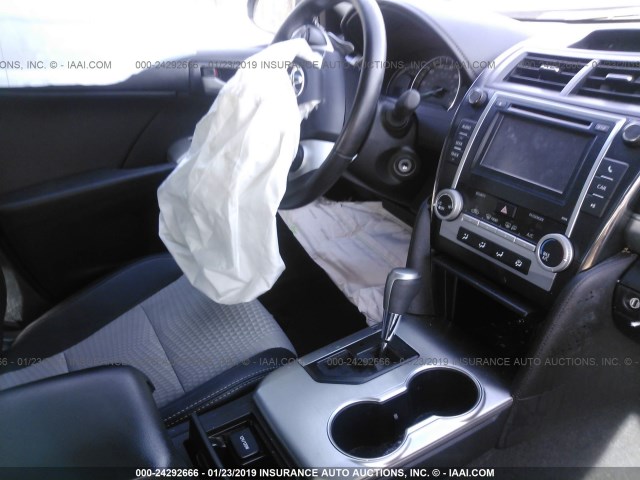 4T1BF1FK9DU249736 - 2013 TOYOTA CAMRY L/SE/LE/XLE 银色 照片 5