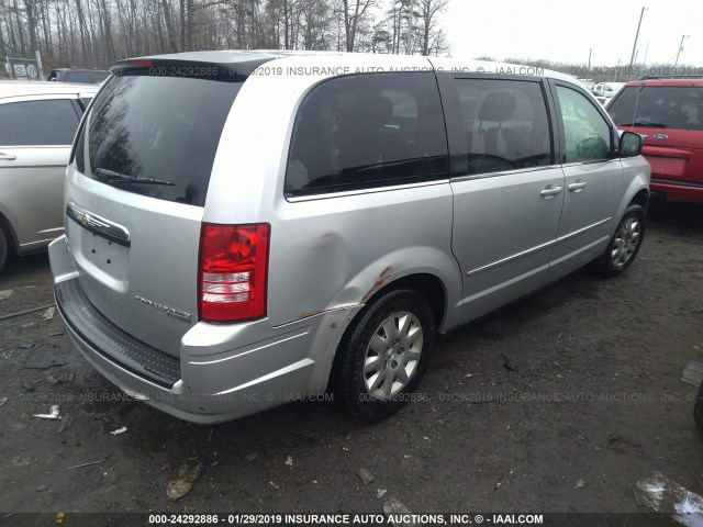 2A4RR4DE2AR215343 - 2010 CHRYSLER TOWN & COUNTRY LX SILVER photo 4