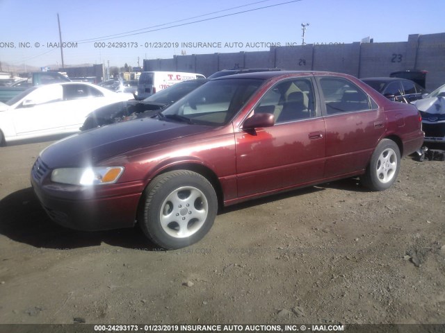 JT2BG22K9X0275383 - 1999 TOYOTA CAMRY LE/XLE 勃艮第红 照片 2