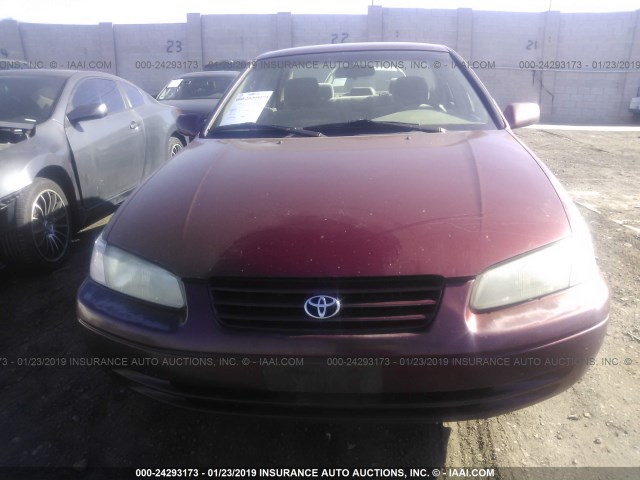 JT2BG22K9X0275383 - 1999 TOYOTA CAMRY LE/XLE 勃艮第红 照片 6