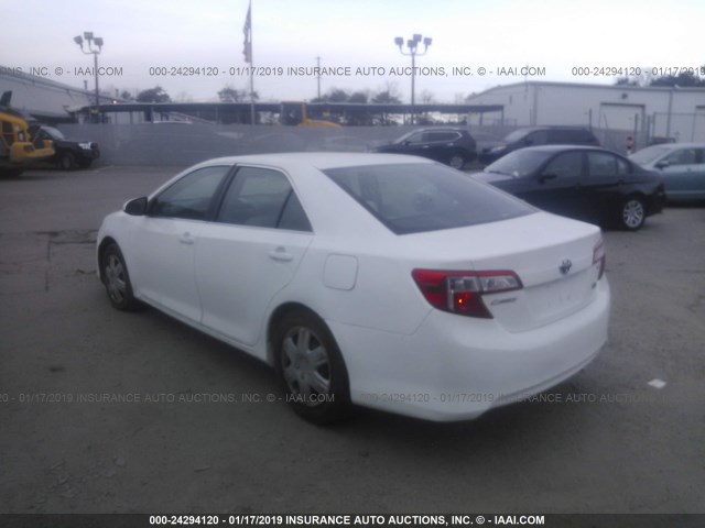 4T1BD1FK3CU007271 - 2012 TOYOTA CAMRY HYBRID/LE/XLE WHITE photo 3