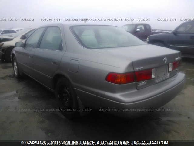 4T1BF22K61U119596 - 2001 TOYOTA CAMRY LE/XLE GRAY photo 3