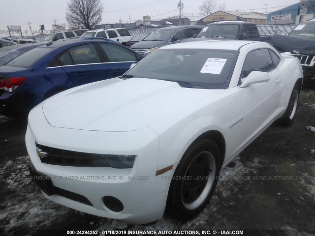 2G1FA1E32D9165178 - 2013 CHEVROLET CAMARO LS WHITE photo 2