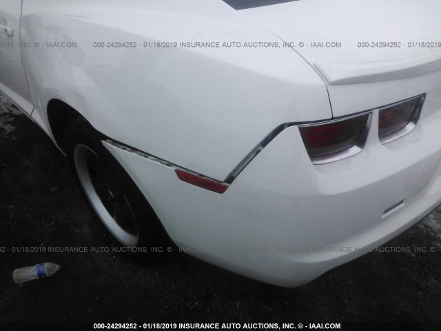 2G1FA1E32D9165178 - 2013 CHEVROLET CAMARO LS WHITE photo 6