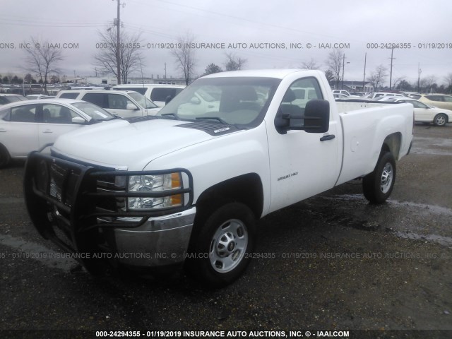 1GC0CVCGXDF121098 - 2013 CHEVROLET SILVERADO C2500 HEAVY DUTY WHITE photo 2