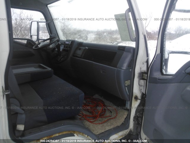 JL6BBG1S85K009012 - 2005 MITSUBISHI FUSO TRUCK FE 84D WHITE photo 5