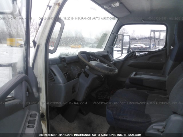 JL6BBG1S85K009012 - 2005 MITSUBISHI FUSO TRUCK FE 84D WHITE photo 7