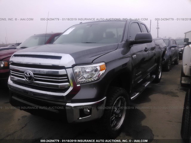 5TFRW5F17GX207389 - 2016 TOYOTA TUNDRA DOUBLE CAB SR/SR5 GRAY photo 2
