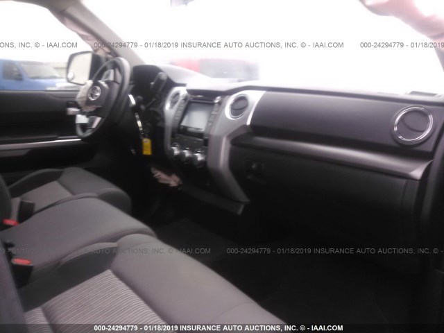 5TFRW5F17GX207389 - 2016 TOYOTA TUNDRA DOUBLE CAB SR/SR5 GRAY photo 5