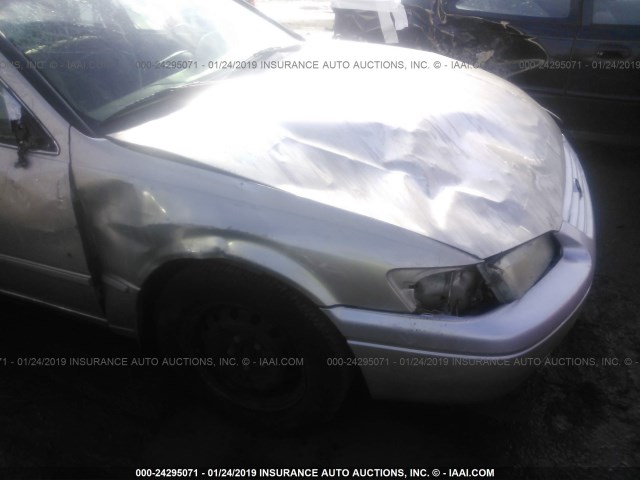 JT2BF22K9W0141023 - 1998 TOYOTA CAMRY CE/LE/XLE 金色 照片 6