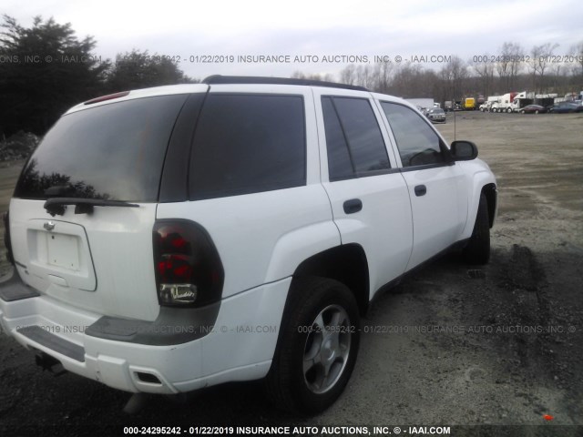 1GNDT13S182257588 - 2008 CHEVROLET TRAILBLAZER LS/LT WHITE photo 4