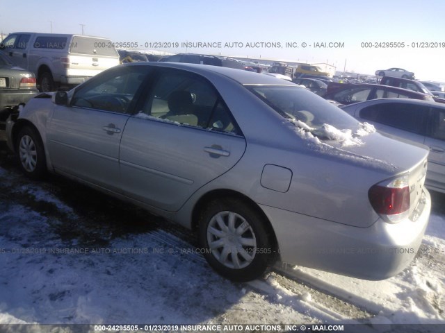 4T1BE32K15U078177 - 2005 TOYOTA CAMRY LE/XLE/SE SILVER photo 3