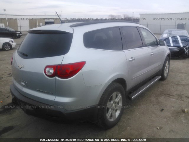 1GNER23D09S104227 - 2009 CHEVROLET TRAVERSE LT SILVER photo 4