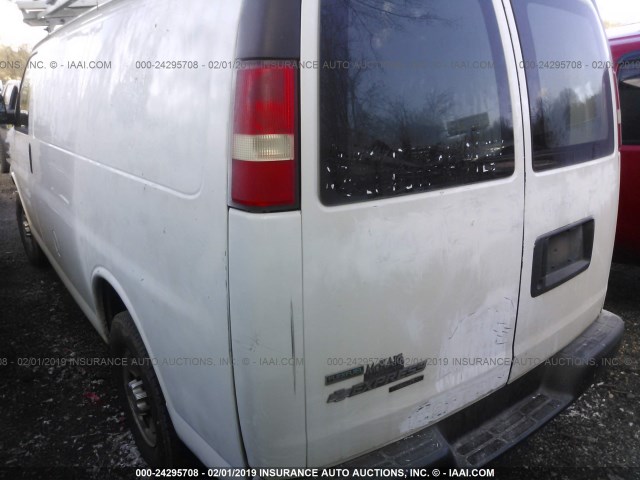 1GCWGFCA0B1129303 - 2011 CHEVROLET EXPRESS G2500  WHITE photo 3