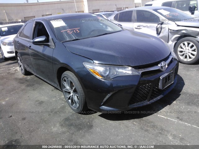 4T1BF1FK4HU648981 - 2017 TOYOTA CAMRY LE/XLE/SE/XSE Dark Blue photo 1