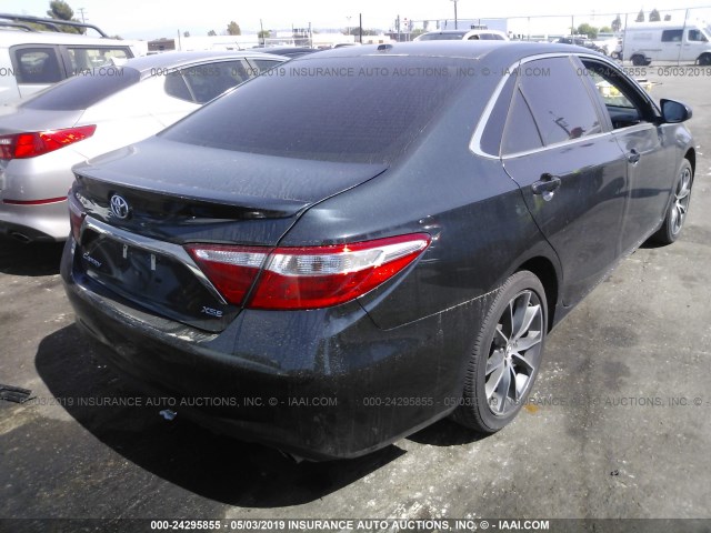 4T1BF1FK4HU648981 - 2017 TOYOTA CAMRY LE/XLE/SE/XSE Dark Blue photo 4