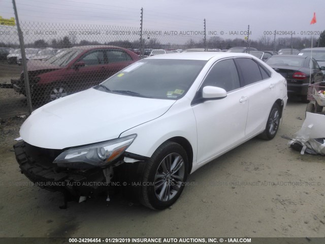 4T1BF1FK9FU485046 - 2015 TOYOTA CAMRY LE/XLE/SE/XSE WHITE photo 2