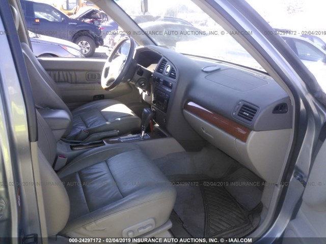 JNRDR09Y33W304182 - 2003 INFINITI QX4 GRAY photo 5