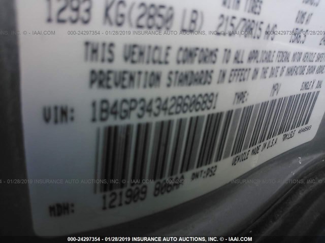 1B4GP34342B606891 - 2002 DODGE GRAND CARAVAN EL SILVER photo 9