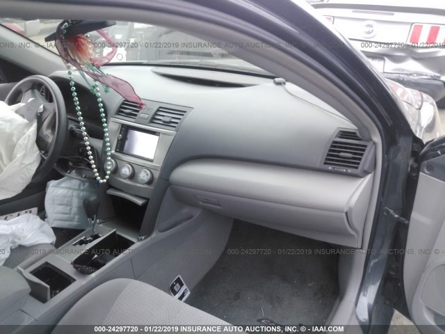 4T1BF3EK0BU613858 - 2011 TOYOTA CAMRY SE/LE/XLE 灰色 照片 5