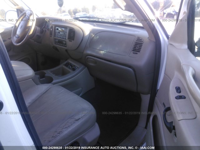 1FMRU17LXYLC10094 - 2000 FORD EXPEDITION EDDIE BAUER WHITE photo 5