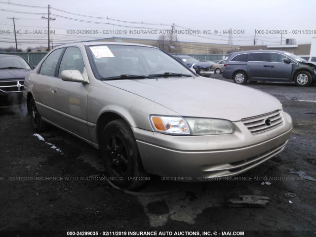 4T1BG22K2WU359328 - 1998 TOYOTA CAMRY CE/LE/XLE GOLD photo 1