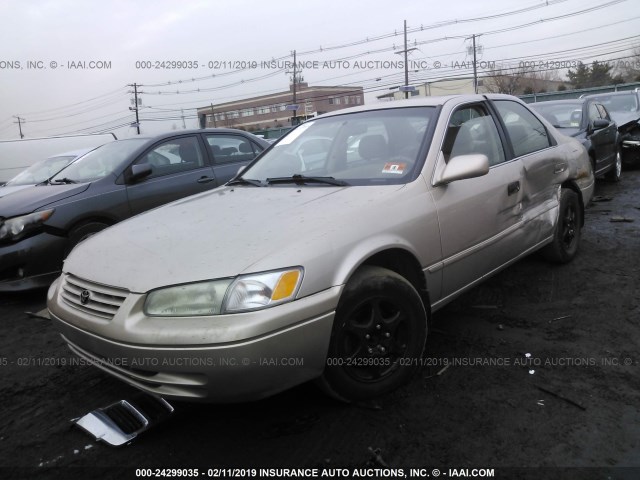 4T1BG22K2WU359328 - 1998 TOYOTA CAMRY CE/LE/XLE GOLD photo 2