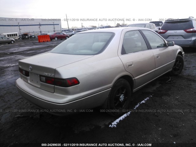 4T1BG22K2WU359328 - 1998 TOYOTA CAMRY CE/LE/XLE GOLD photo 4