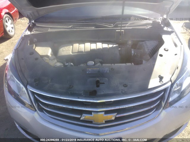 1GNKRHKD9HJ111768 - 2017 CHEVROLET TRAVERSE LT SILVER photo 10