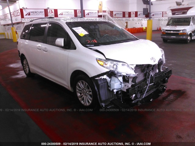 5TDYK3DC4GS690670 - 2016 TOYOTA SIENNA XLE/LIMITED WHITE photo 1