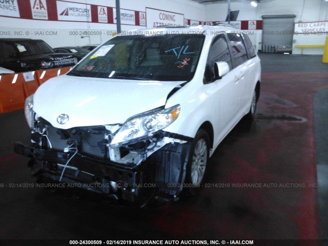 5TDYK3DC4GS690670 - 2016 TOYOTA SIENNA XLE/LIMITED WHITE photo 2