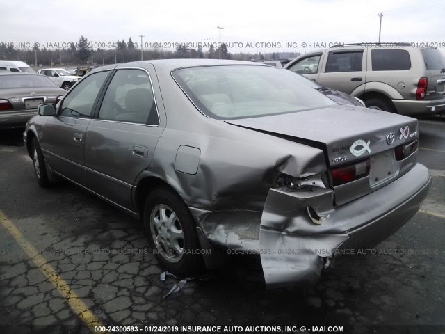 JT2BG22K3X0291594 - 1999 TOYOTA CAMRY LE/XLE GRAY photo 3